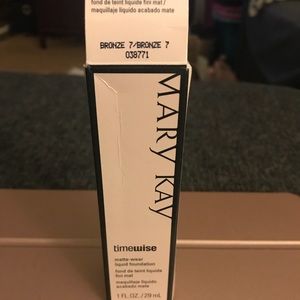Mary Kay Time Matte Luminous Foundation - Bronze 7